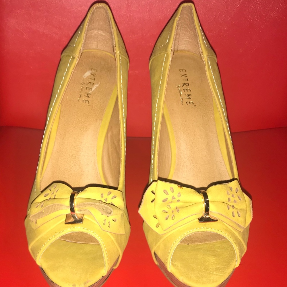 Open toe pumps